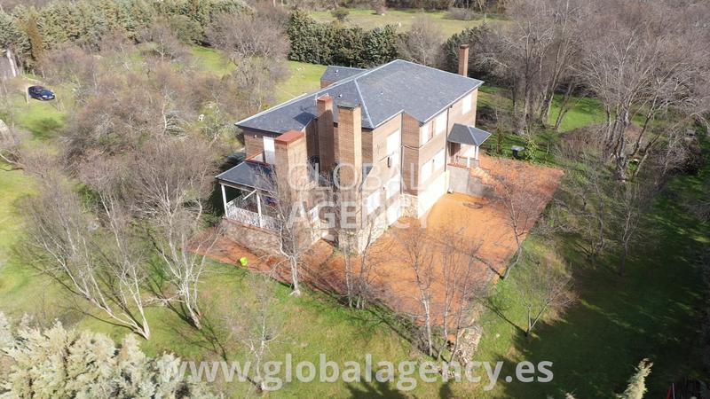 Foto 23322995-959f-4c38-86ba-688463d8cad3. Chalet mit kamin heizung parking in Centro-Manguilla Escorial (El)