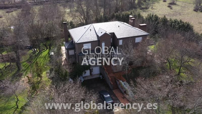 Foto 2bb764e2-ca54-45de-96e6-835d99e0c7de. Chalet mit kamin heizung parking in Centro-Manguilla Escorial (El)