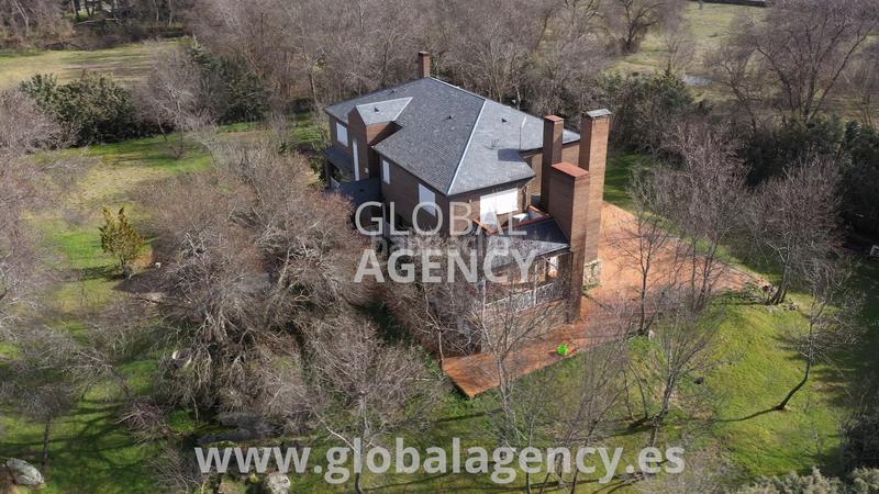 Foto 2c113932-d54f-4463-acd0-0a6f7004ba3f. Chalet mit kamin heizung parking in Centro-Manguilla Escorial (El)