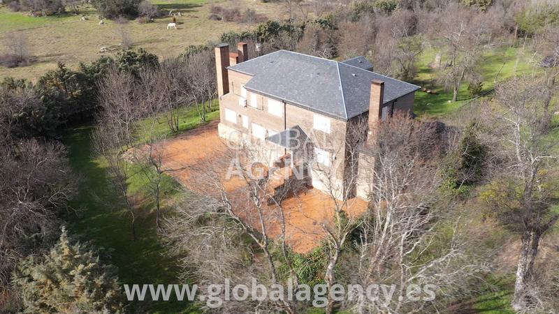 Foto 248fcc49-3aac-4709-8950-d8044b85af6f. Chalet with fireplace heating parking in Centro-Manguilla Escorial (El)