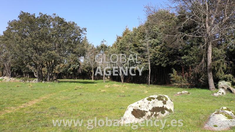 Foto d542b3b6-fd9d-4981-b230-255c4da57c8e. Chalet with fireplace heating parking in Centro-Manguilla Escorial (El)