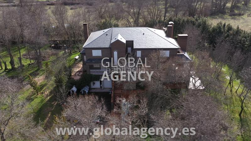 Foto 47f72a89-0d36-4b47-90ed-591be8264ce6. Chalet avec cheminée chauffage parking dans Centro-Manguilla Escorial (El)