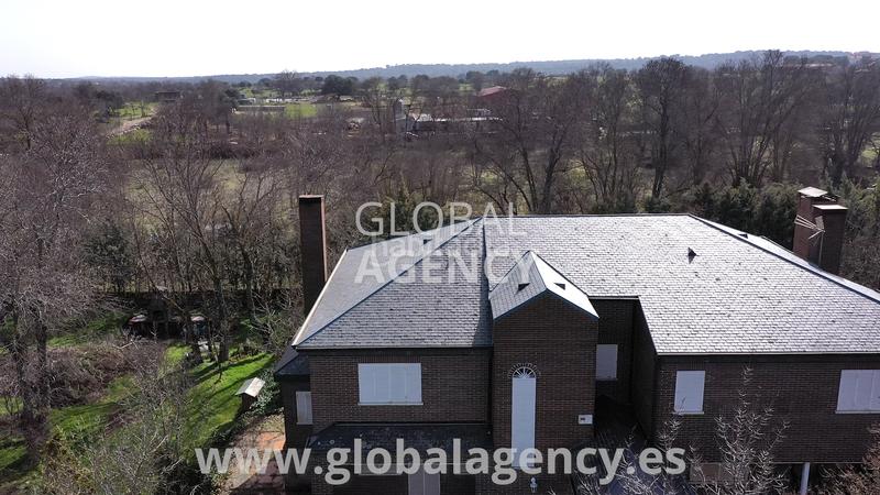 Foto 54ea63e5-6922-474b-b257-1925652262ff. Chalet avec cheminée chauffage parking dans Centro-Manguilla Escorial (El)