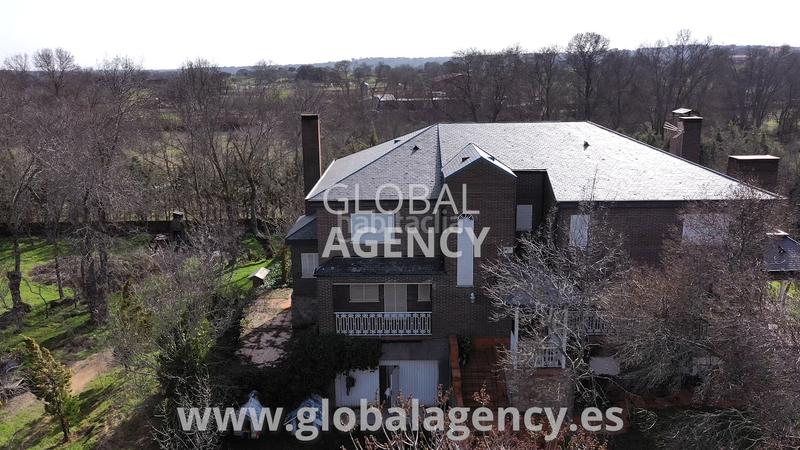 Foto 9f6c6c45-ce0c-43f2-8490-c72526819e6b. Chalet avec cheminée chauffage parking dans Centro-Manguilla Escorial (El)