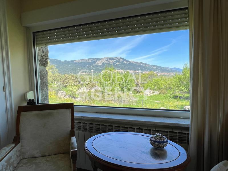 Foto 74c5b00e-83c2-4d61-8260-623bd8f0bdb9. Country house with fireplace heating parking pool in Escorial (El)