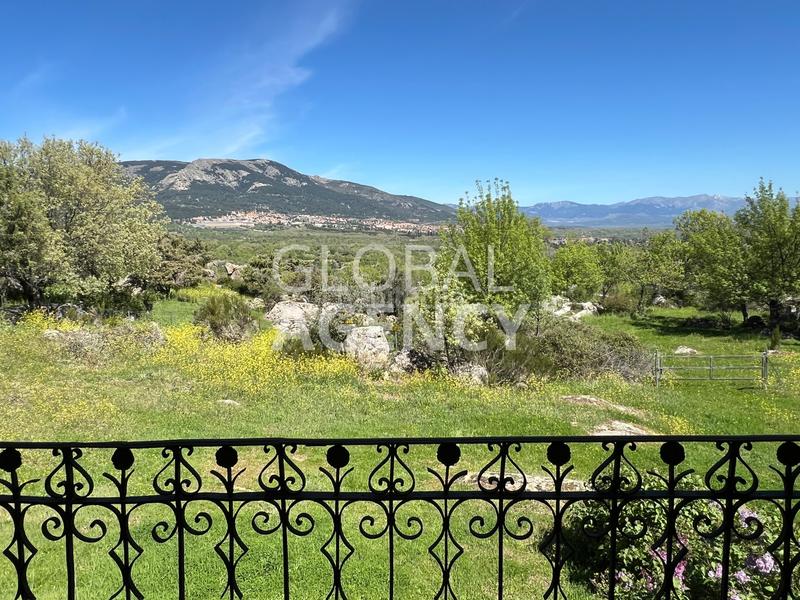 Foto ecb9197a-8b2a-4532-ab3e-da03a08884e7. Country house with fireplace heating parking pool in Escorial (El)