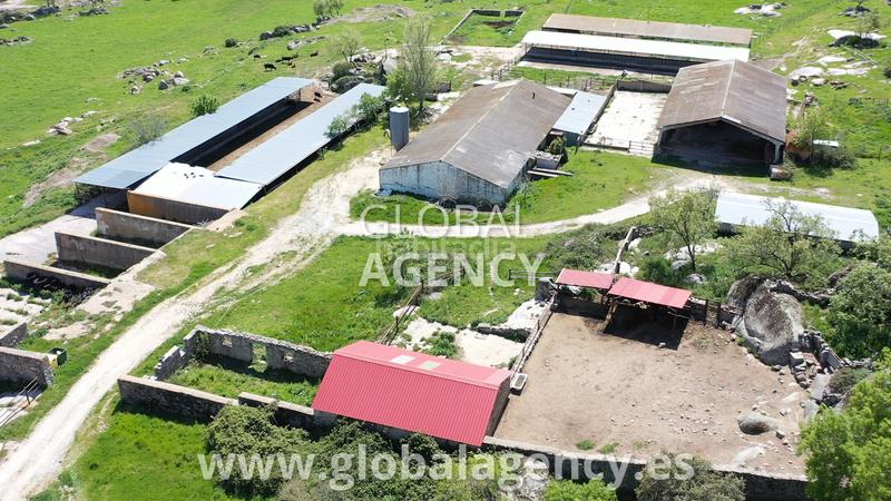 Foto e97d5369-f13a-47d2-8ccb-e2592be50482. Masía en Centro-Manguilla Escorial (El)