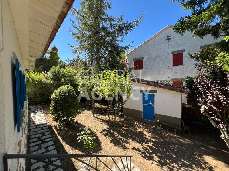 Foto 7d6c7cdb-b54b-43fd-a9f9-06630a8e4866. Chalet avec cheminée chauffage parking dans Herradón de Pinares