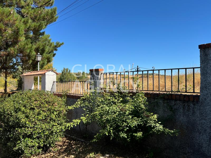 Foto 826d96ab-01dd-41cc-9c5a-effac344cfae. Chalet avec cheminée chauffage parking dans Herradón de Pinares