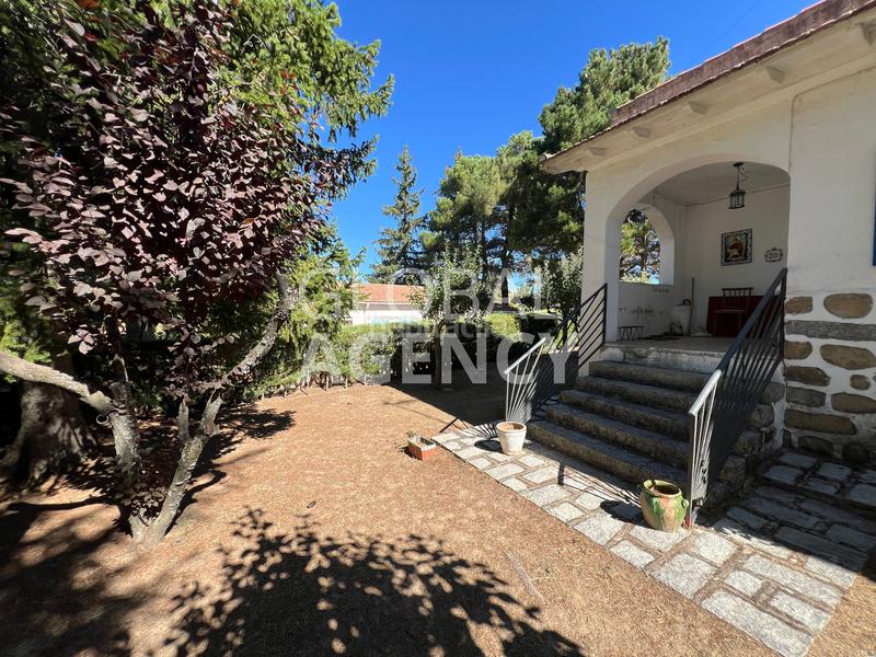 Foto e37c1fe9-ef0a-4366-82fc-f52d28398a0c. Chalet avec cheminée chauffage parking dans Herradón de Pinares