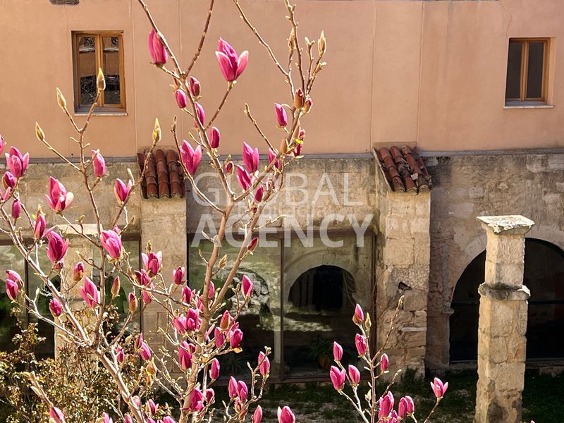 Foto 18610c1d-52d9-4b8e-8073-58eb04d180a7. Building in El Viso Madrid