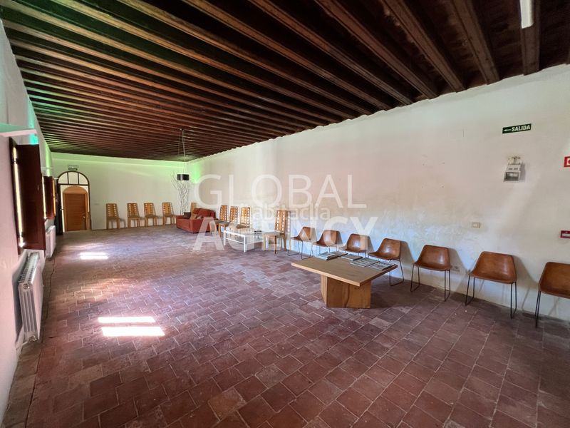Foto 47a960b2-f108-4b6f-9bf1-e21df8109e4e. Building in El Viso Madrid