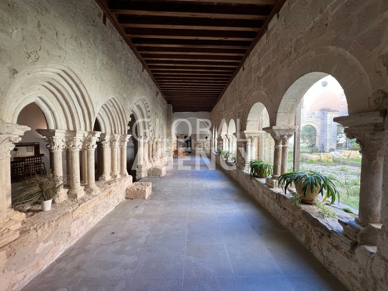 Foto bc0c70dc-5a14-4306-9e9b-6d1691227496. Building in El Viso Madrid