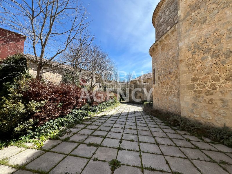 Foto dc7f4378-f3f3-494a-bc1a-565cecf9fffb. Building in El Viso Madrid