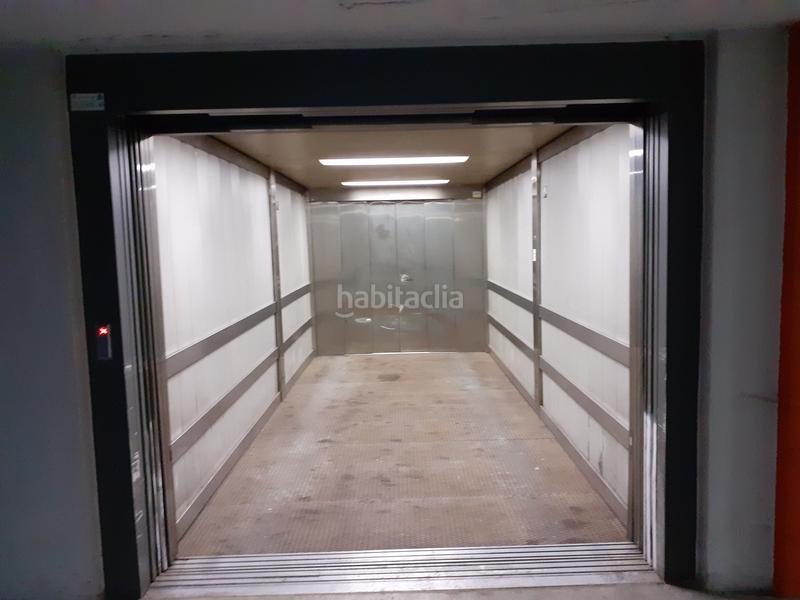 Foto d2e36147-1546-48b4-a453-9d3d4d339e8e. Aparcament cotxe a Centrevila Vilanova i la Geltrú