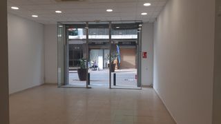 Lloguer Local Comercial a Les Roquetes. Local en alquiler en la zona más centrica de les roquetes del ga