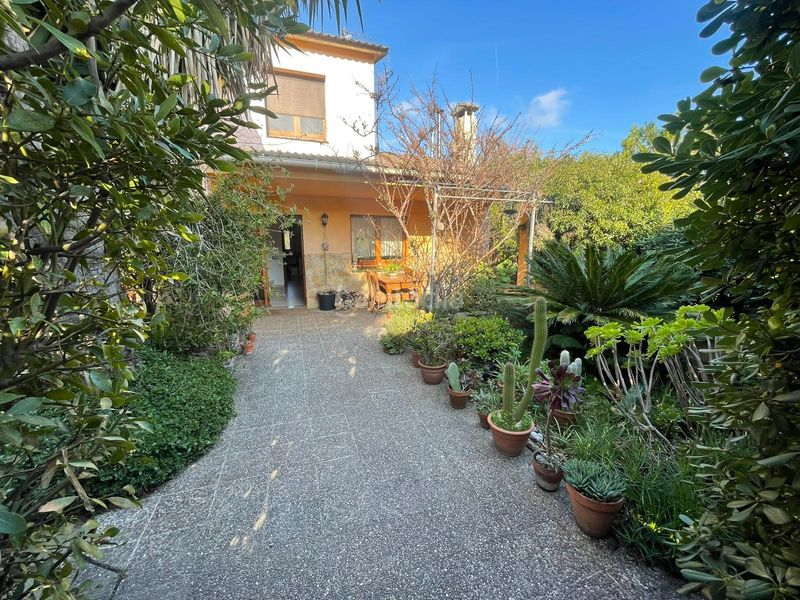 Foto a86a0026-5648-4c8b-9786-d619307389ff. Xalet amb xemeneia calefacció aparcament piscina a Canyelles