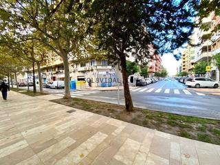 Location Local commercial  Avenida teodomiro. Local comercial en esquina en la avenida teodomiro con 194 m2