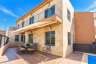 Xalet a Orihuela Ciudad. Espectacular chalet con piscina en orihuela centro