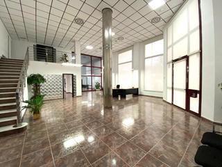 Location Local commercial  Calle la huerta. Local comercial zona severo ochoa. local en esquina y totalmente