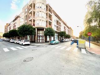 Location Local commercial  Calle huerta. Local comercial zona severo ochoa. local en esquina y totalmente