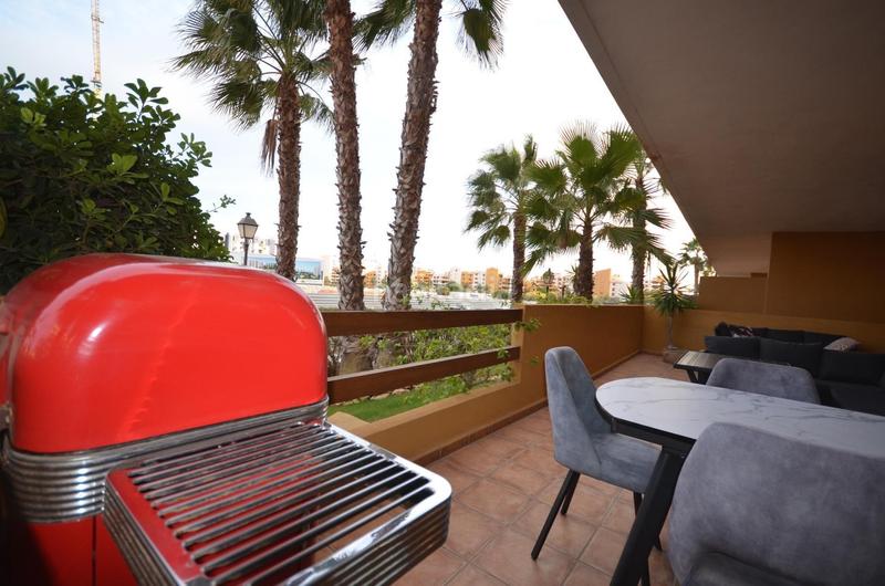 Foto 2cace0bc-d756-45ed-ab57-ad7708e4605b. Piso preciosa vivien con piscina junto al mar en Punta Prima. vivienda de lujo en urbanización exclusiva. en Torrevieja