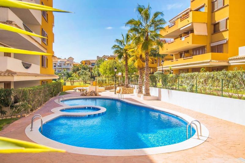 Foto cb3d4dfe-cc94-4146-94b3-c7848aef72ea. Piso preciosa vivien con piscina junto al mar en Punta Prima. vivienda de lujo en urbanización exclusiva. en Torrevieja