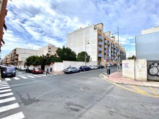 Chalet  Calle radio murcia. Chalet frente juzgados y mercadona del centro de torrevieja