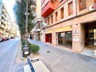 Lloguer Local Comercial a Orihuela Ciudad. Local comercial en primera línea de calle
