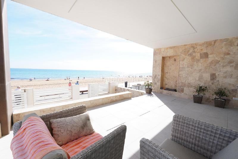 Foto 0ba70edb-8831-49f3-a199-dd8a24b3b3ea. Chalet  nuevo primera linea playa la mata en Torrevieja