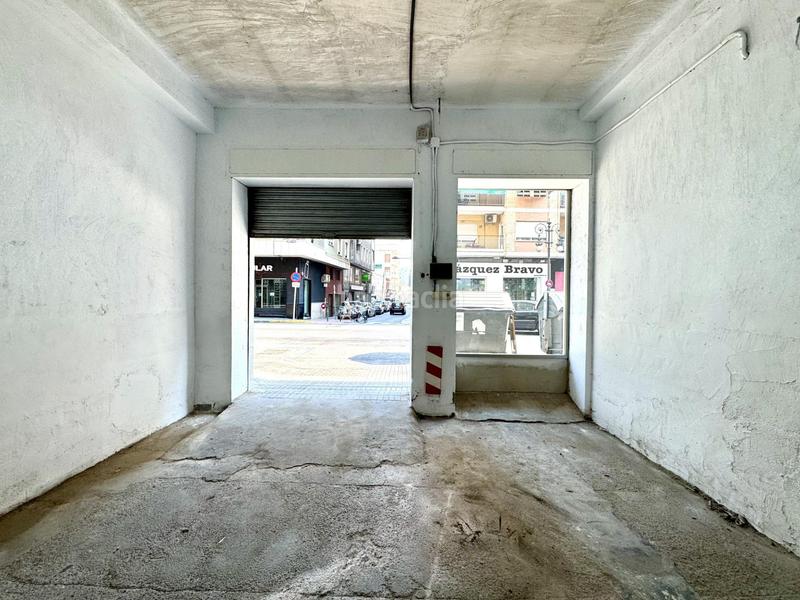 Foto 931a833e-15e4-41ed-b6e1-b57d4b8273a5. Alquiler local comercial local en la mejor avenida comercial en Orihuela