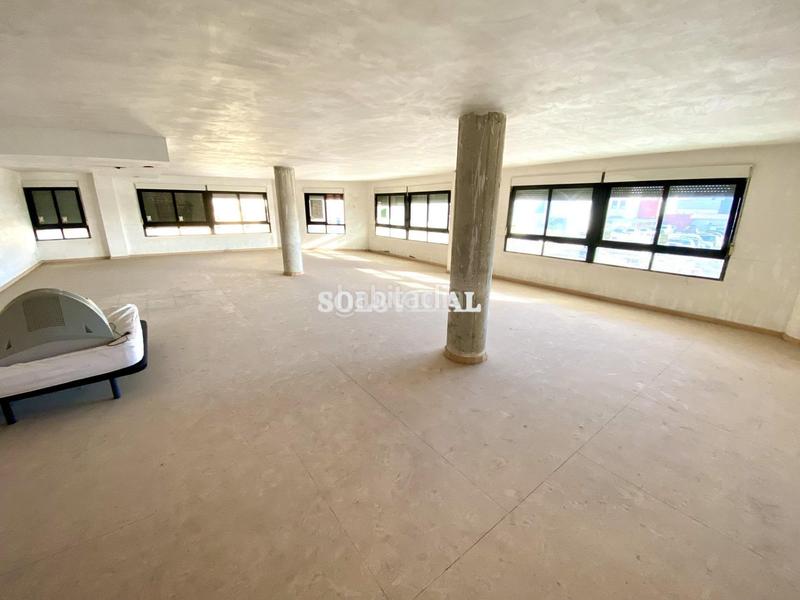Foto 0b8209f4-0f3d-461a-af2f-e0a9faf6a5e4. Alquiler local comercial entreplanta para oficina en alquiler centro frente lidl en Orihuela