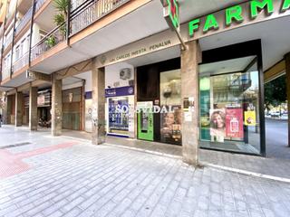 Local commercial à Avenida duque de tamames 21. Local comercial en la famosa avenida duque de tamames, frente a