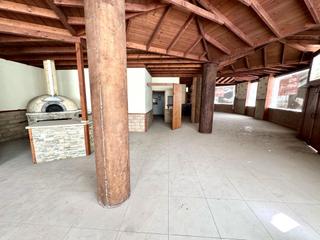 Local Comercial a Avenida duque de tamames 48. Impresionante local de  352m2 con salida de humos