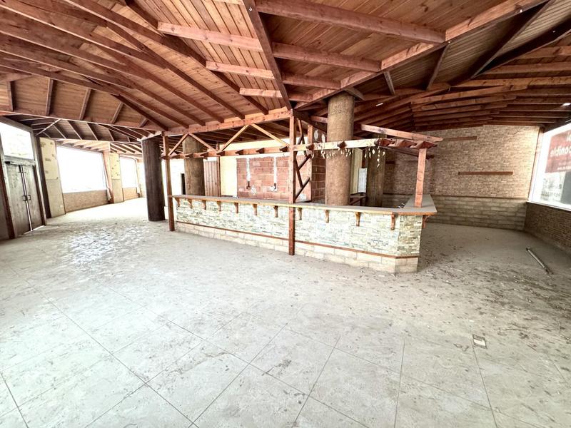 Foto df7887bf-156e-4eb6-a194-61eab19d4a97. Alquiler local comercial local de 352 m2 con salida de humos, centro en Orihuela