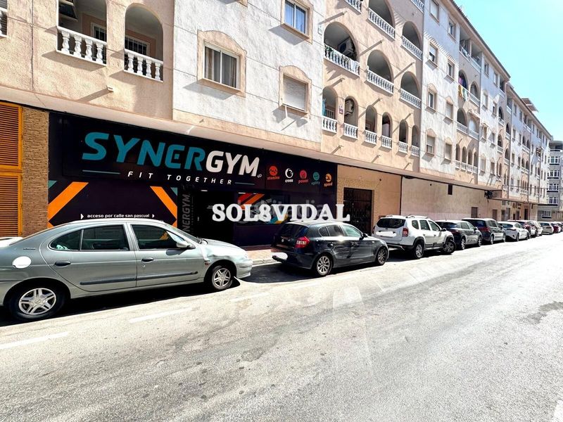 Foto 0165432e-4590-4087-b77a-96883a8e75c6. Alquiler local comercial el local más grande del centro en Torrevieja