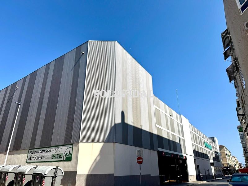Foto 485c841d-f4b1-46c9-b376-9860c755f613. Alquiler local comercial el local más grande del centro en Torrevieja