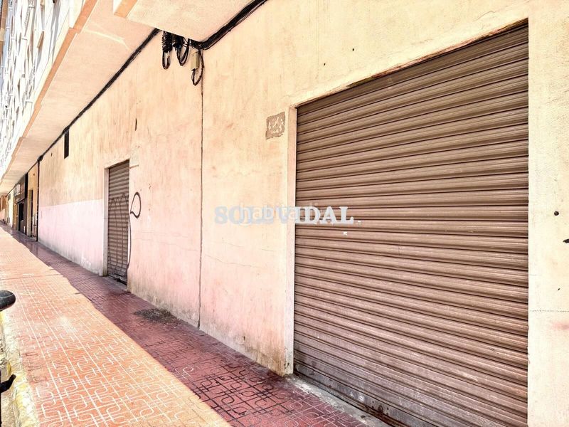 Foto 4863e263-3455-4829-ba8f-5d44413c7613. Alquiler local comercial el local más grande del centro en Torrevieja