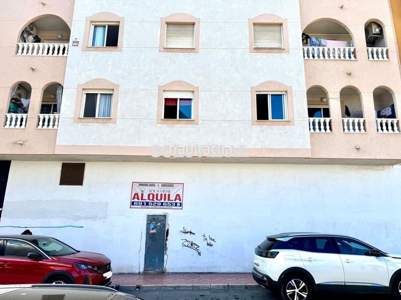 Foto 7924a368-ef34-46e6-bedf-c142e7139f68. Alquiler local comercial el local más grande del centro en Torrevieja