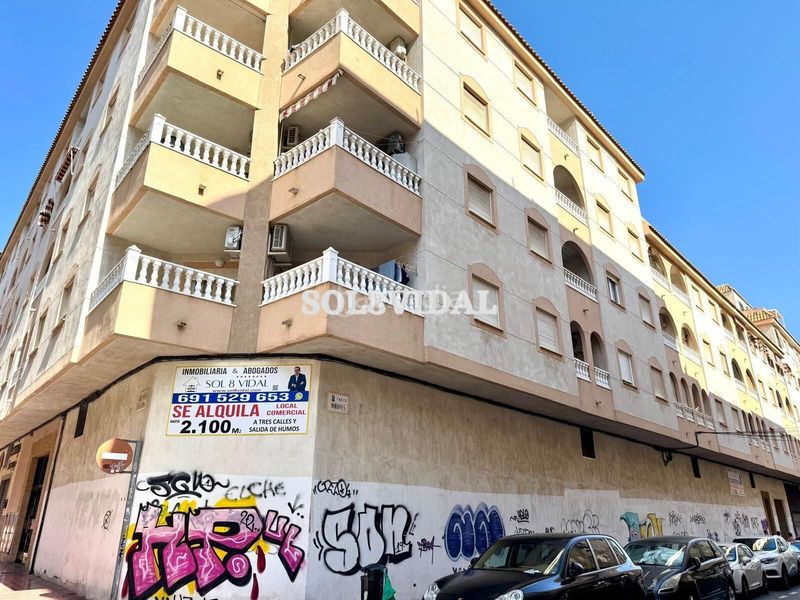 Foto 8d90bf0f-427d-41dd-bba4-71201687ed83. Alquiler local comercial el local más grande del centro en Torrevieja