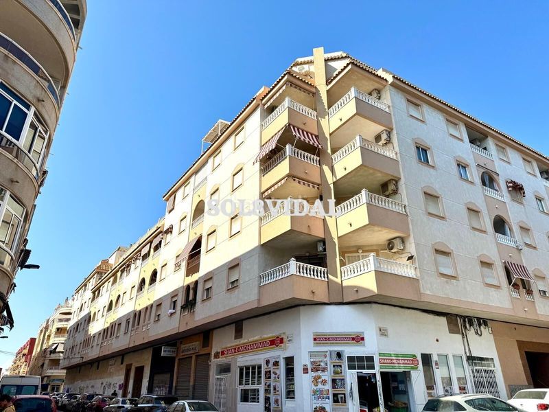 Foto bc4ba846-ecb0-4636-8063-52c200f5c681. Alquiler local comercial el local más grande del centro en Torrevieja