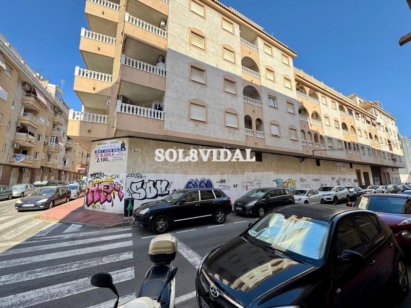 Foto d85c5c37-9672-4916-9069-166f4286998d. Alquiler local comercial el local más grande del centro en Torrevieja