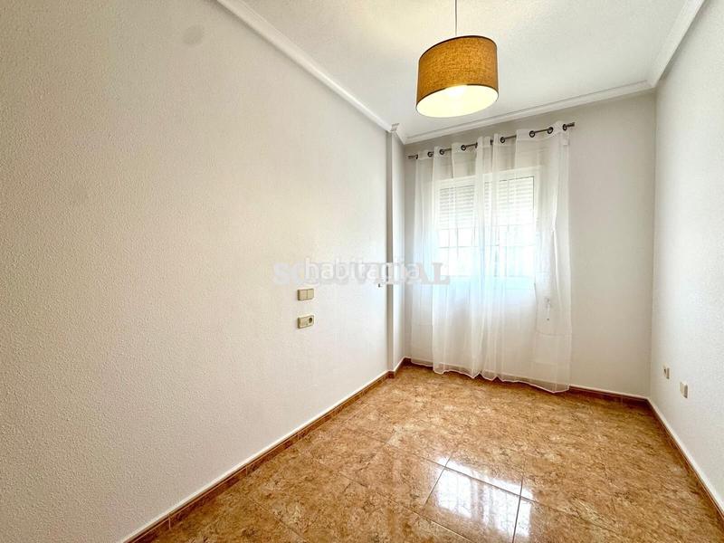 Foto e204fdfe-5929-463e-86df-a3251b75a5d1. Alquiler piso alquiler con garaje en desamparados, ! frente a la universidad umh en Orihuela