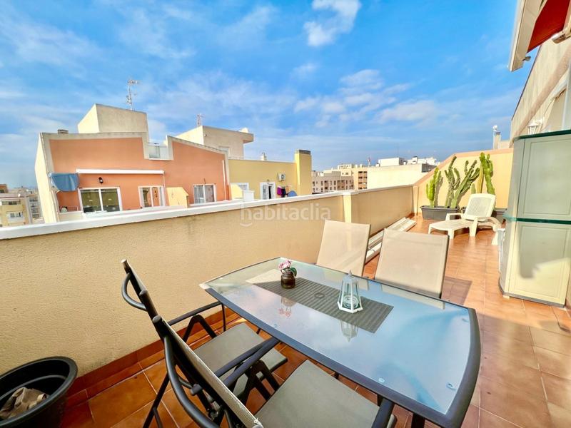 Foto 824a4d5f-523f-4dc7-92a0-3b1fffa01e80. Ático en calle zoa 58 atico con 30m2 de terraza. 400m. de la playa. licencia turística. céntrico. en Torrevieja