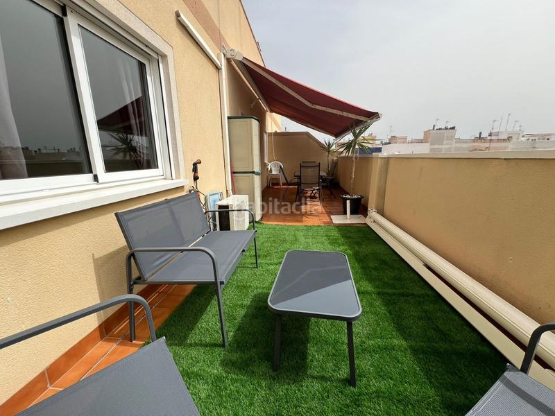 Foto c945b8a2-472c-45d8-b1e3-481d9468fdbe. Ático en calle zoa 58 atico con 30m2 de terraza. 400m. de la playa. licencia turística. céntrico. en Torrevieja