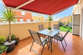 Àtic a Calle zoa 58. Atico con 30m2 de terraza. 400m. de la playa. licencia turística