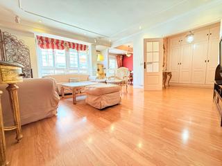 Appartement  Calle del duque de tamames. Impresionante vivienda de  135 m, ubicada en la calle duque de t