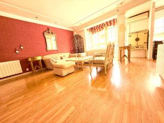 Piso  Calle del duque de tamames. Impresionante vivienda de  135 m, ubicada en la calle duque de t