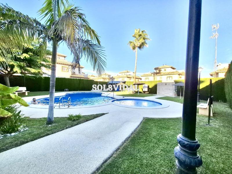 Foto 0e3ede13-cfa1-461a-af79-8489eee2e365. Chalet con riscaldamento piscina in Lomas de Cabo Roig - Los Dolses Orihuela