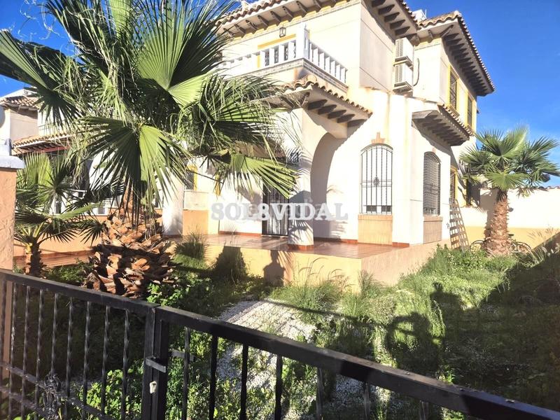 Foto cb4b6e09-545f-43b3-8b75-058c716be8bb. Chalet con riscaldamento piscina in Lomas de Cabo Roig - Los Dolses Orihuela